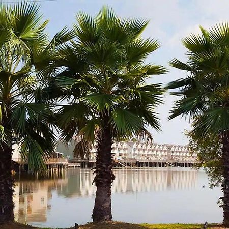 ☆Live On The Water! Lake Palmetto Palm W/ Patio - 10Min To Downtown & Beaches☆ Чарльстон Экстерьер фото