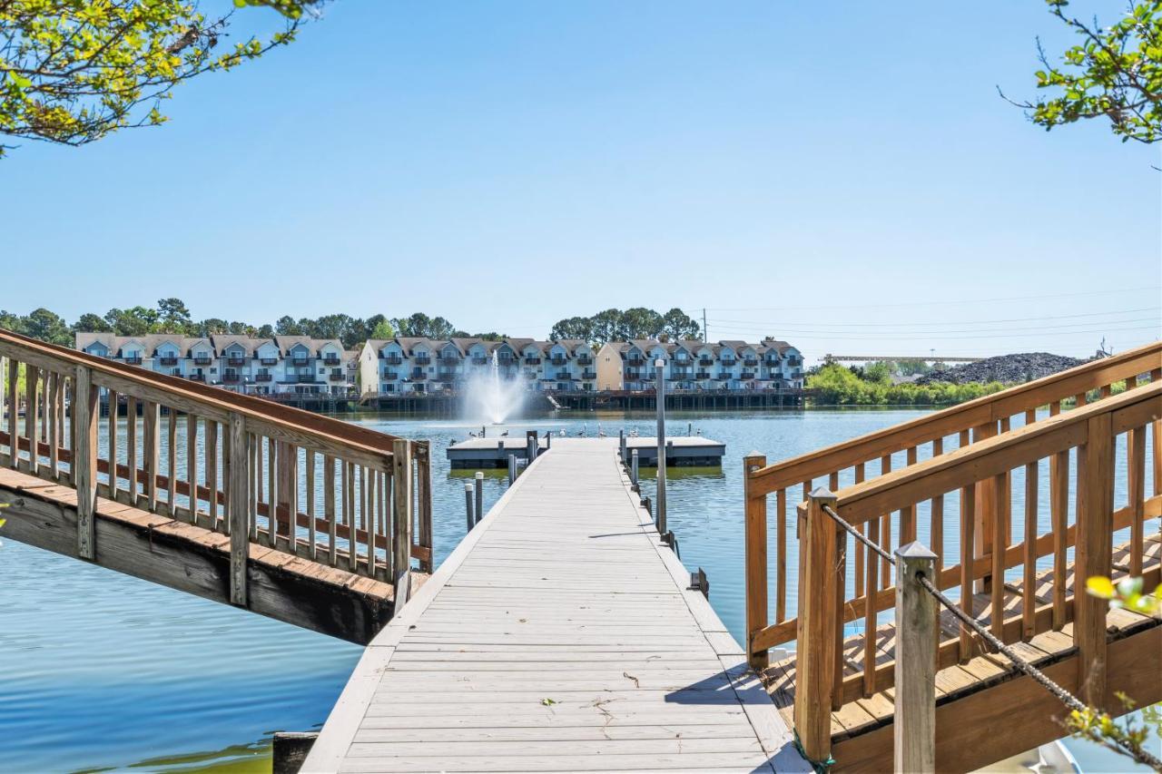 ☆Live On The Water! Lake Palmetto Palm W/ Patio - 10Min To Downtown & Beaches☆ Чарльстон Экстерьер фото