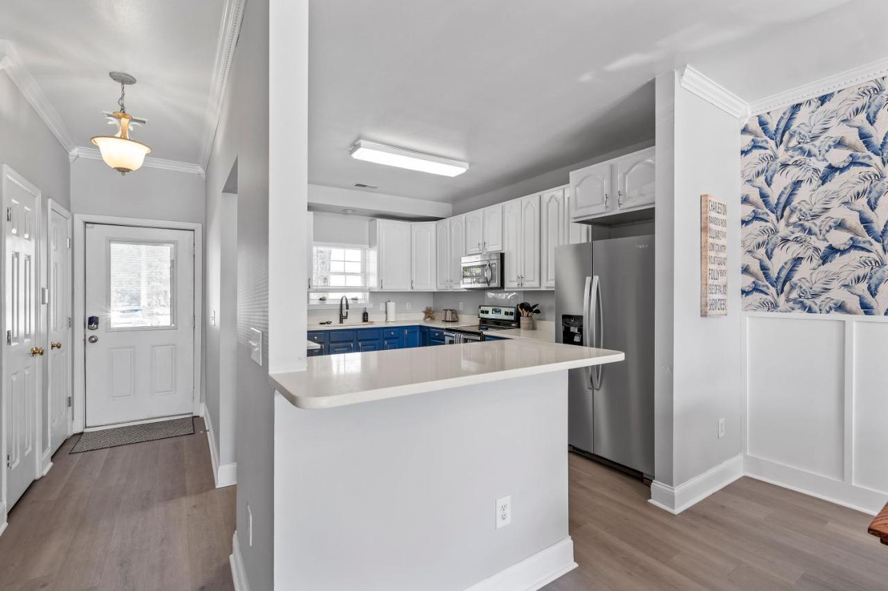 ☆Live On The Water! Lake Palmetto Palm W/ Patio - 10Min To Downtown & Beaches☆ Чарльстон Экстерьер фото